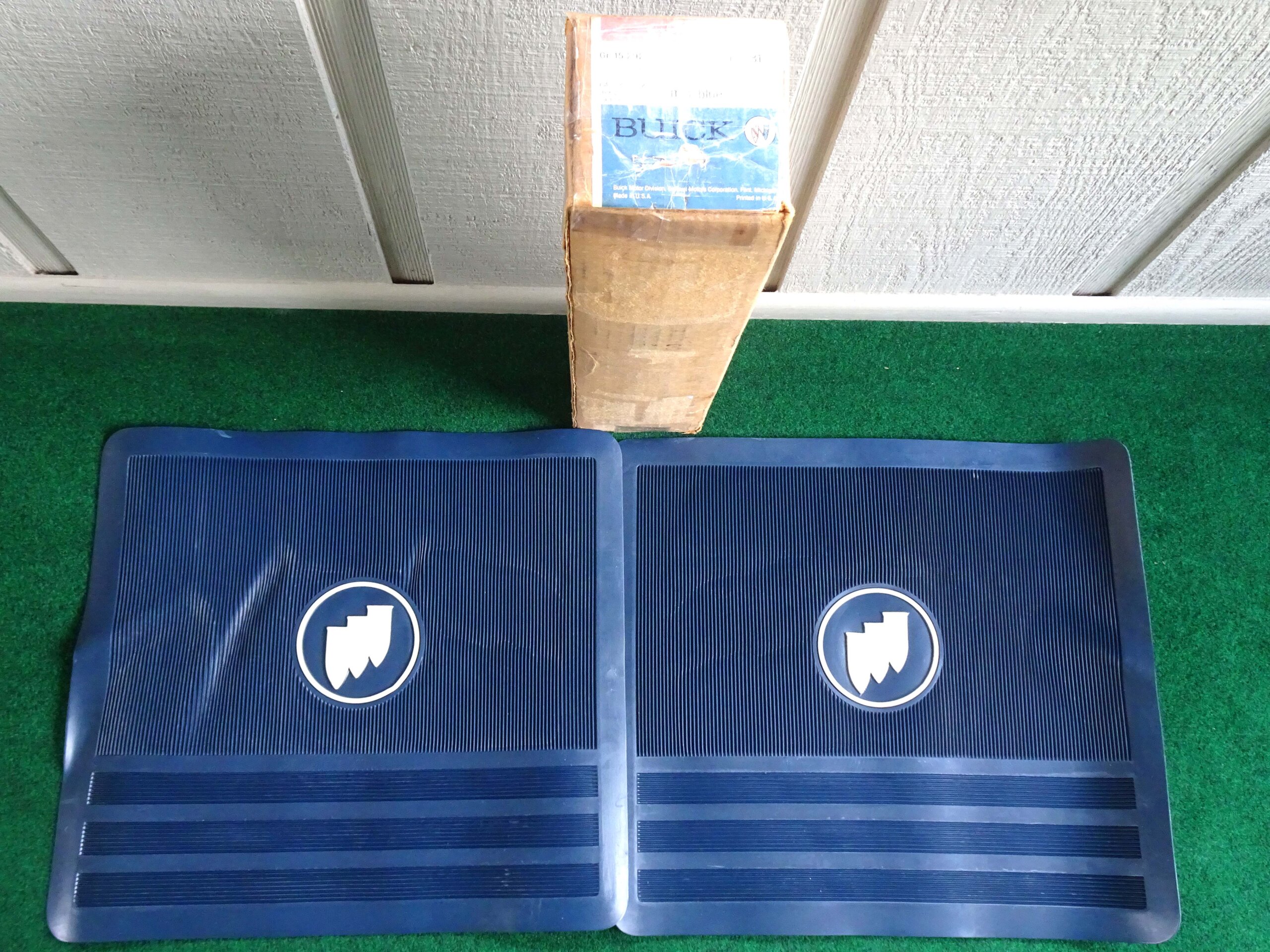1965 1966 1967 1968 1969 1970 1971 1972 Buick Accessory Deluxe Mid Night Blue Handi Floor Mats NOS