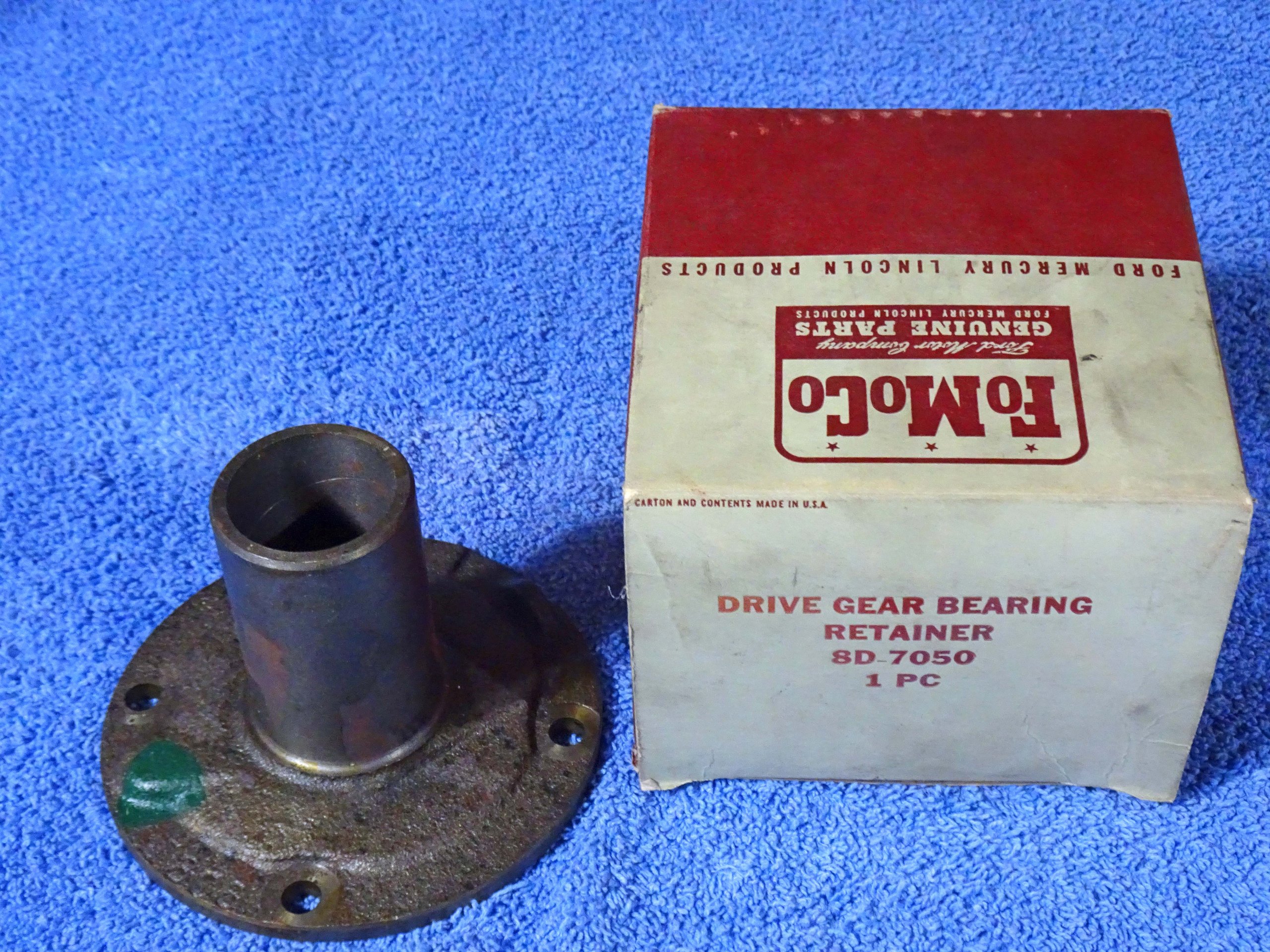 1948 1949 1950 1951 1952 Ford Truck FoMoCo Drive Gear Bearing Retainer 8D-7050 NOS
