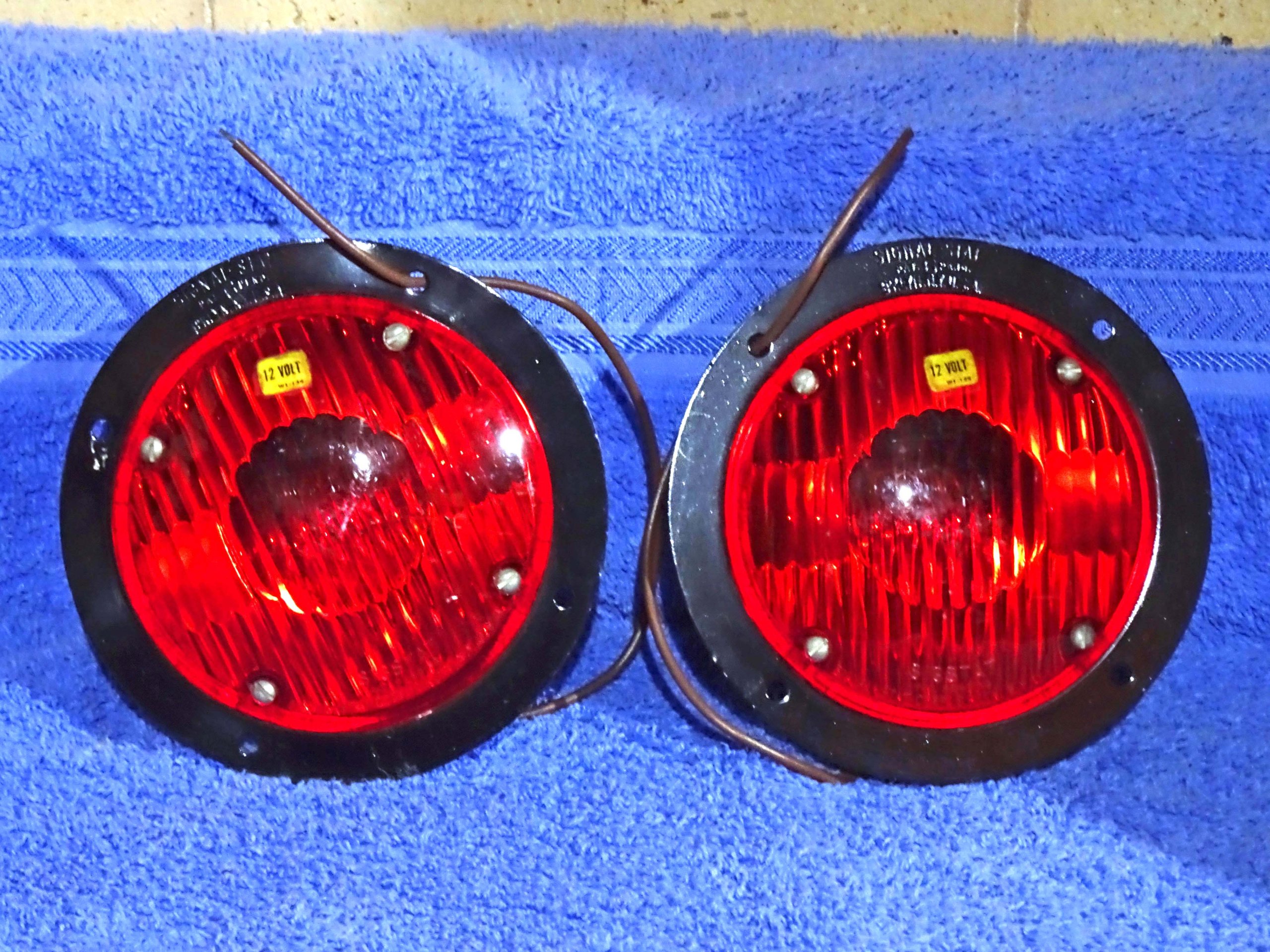 1950 1951 1952 1953 1954 1955 1956 1957 1958 1959 1960 SIGNAL-STAT Accessory 12 Volt Flush Mount Turn Signal Brake Lamps NOS
